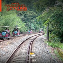 พาไปเยือนสวรรค์ของคนขี้เกียจ(ปั่นจักรยาน) ไปย้อนรอยอดีตเส้นทางรถไฟเก่าด้วยการบิด จักรยานราง (Railbike) แบบปล่อยคาร์บอนต่ำ วิ่งไปตามเส้นทาง Old Mountain Line Rail Bike รางรถไฟเก่า ในเขต ซานอี้ (Sanyi Township) เมือง เหมียวลี่ (Miaoli County) ที่ตั้งอยู่ระหว่างเขต ซินจู๋ และ ไถจง ซึ่งเป็น เมืองท่องเที่ยวขึ้นชื่อ แห่งหนึ่งใน ไต้หวัน