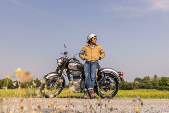 บิดสู่อิสรภาพแบบมีสไตล์ไปกับ Royal Enfield Classic 350 มอเตอร์ไซค์สไตล์เรโทร เรียบโก้ คลาสสิก พวกเราทดลองขับเลียบคลองมหาสวัสดิ์ ทั้งทางเรียบ ทางลุย ก็นุ่มหนึบ ขับขี่ง่าย คล่องตัว