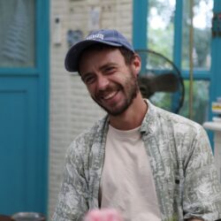 Chris Russell Christopher James Russell ช่างก่อสร้างหนุ่มชาวอังกฤษ ใช้ชีวิตเรียบง่าย ชอบความท้าทาย และมีความตั้งใจ “วิ่งจากแม่สายไปเบตง” คนเดียว!