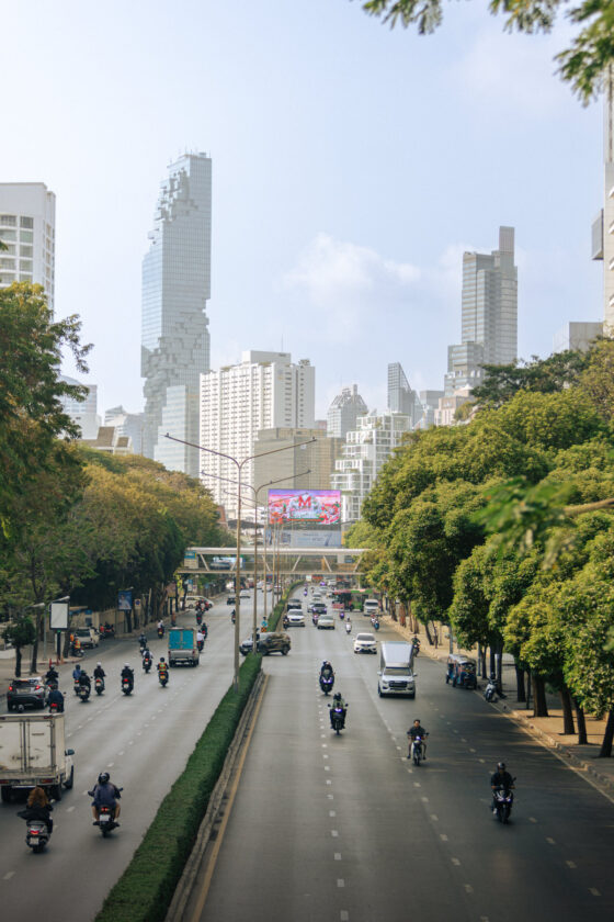 กรุงเทพมหานคร สายไฟลงดิน ความงดงามของเมืองไร้สาย ชุดภาพถ่ายมหานครสวยไร้สาย : (Wire) Less is more (beautiful) โดย ช่างภาพ บ้านและสวน